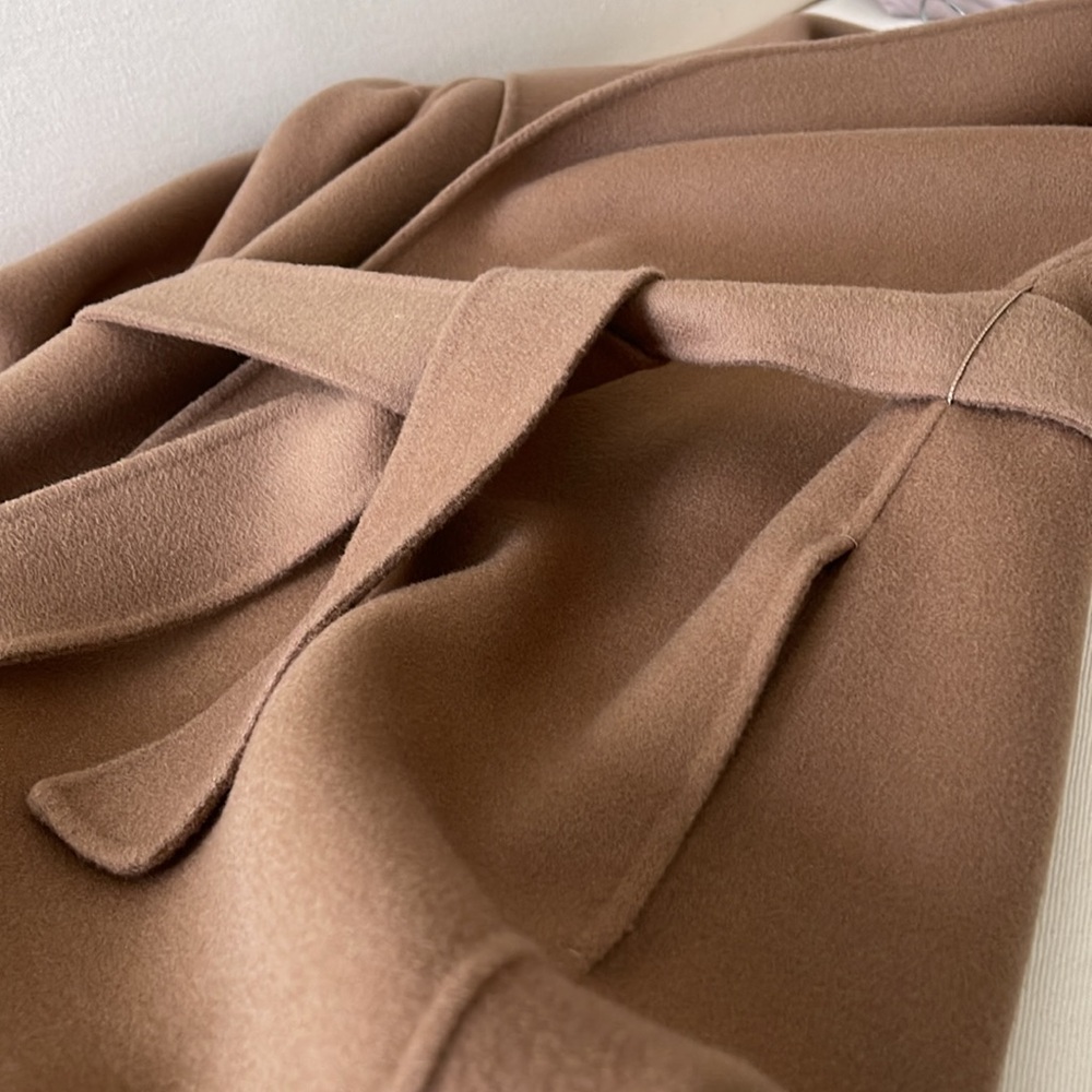 NWT! Luxurious Max Mara Wool Coat With Belt. Signature camel color. - Picture 10 of 10